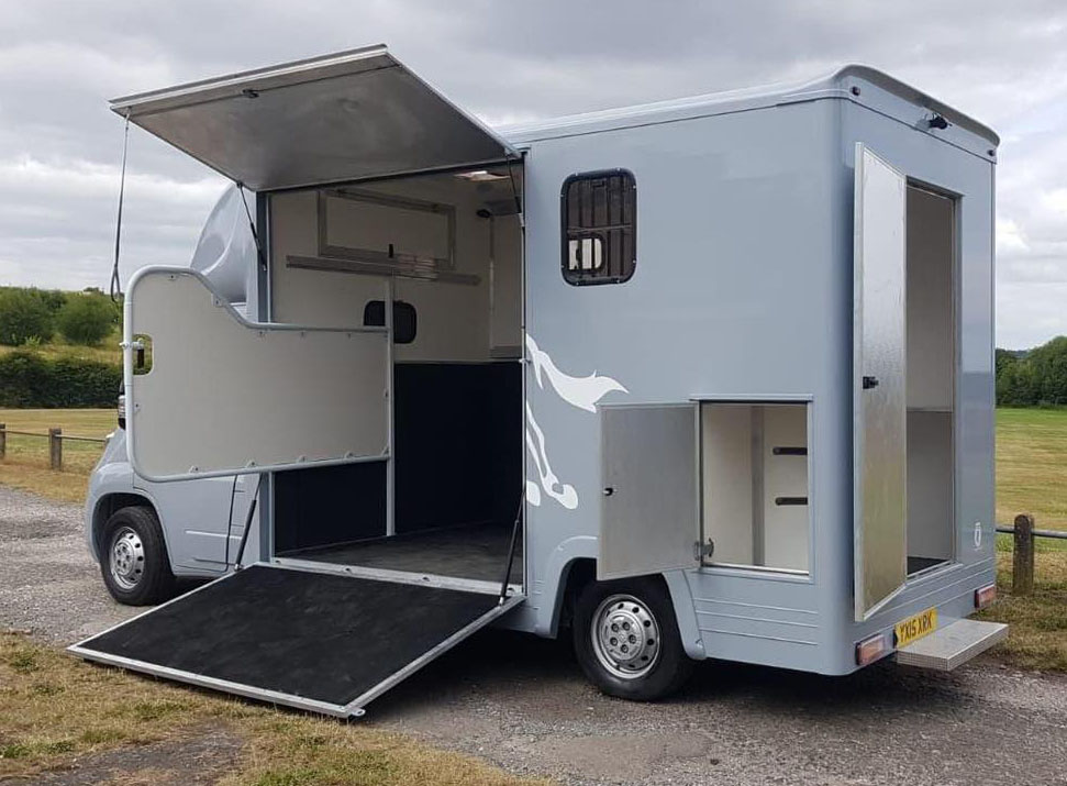 3-5 tonne horsebox manufacturers